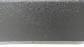 Обшивка двери багажника нижняя Ford Escape MK3 17-19 рест, черная, сломаны крепления, царапины