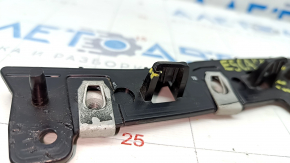 Крепление переднего бампера на крыло правое Ford Escape MK3 17-19 рест, сломаны крепления, трещины
