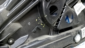 Стеклоподъемник панель задний правый Porsche Cayenne 958 11-17 сломано крепление