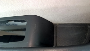 Обшивка двери карточка передняя правая Chrysler Pacifica 17-20 серая с черной кожей, царапины, потертости, задиры