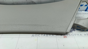 Обшивка дверей багажника права Chrysler Pacifica 17- сіра, подряпини, потертості