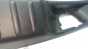 Накладка проема багажника Mazda CX-5 17- черная, царапины, сломаны крепления