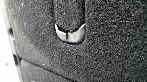 Накладка пола 2-го ряда сидений Chrysler Pacifica 17- передняя, черная, надорван уплотнитель, под чистку