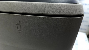 Консоль центральна з підсклянниками Chrysler Pacifica 19-20 сіра, подряпини, потертості, під хімчистку