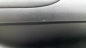 Обшивка двери карточка задняя левая Mazda CX-5 17- с черной вставкой кожа, подлокотник кожа черный, царапины, потертости