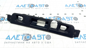 Планка подсветки номера двери багажника Mazda CX-30 20- под кнопку и камеру
