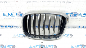 Решетка радиатора grill левая BMW X3 G01 18-21 ноздря, хром обрамление+ хром решетка, надломаны крепления, тычки на хроме