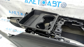 Консоль центральная подлокотник и подстаканники Mazda CX-30 20-21 кожа темно-синяя, царапины