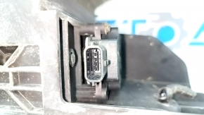 Жалюзі дефлектор радіатора в зборі Nissan Rogue 17-usa з моторчиком, зламана клямка