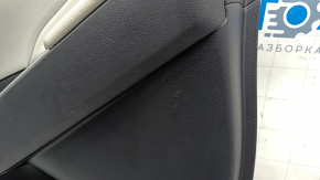 Обшивка дверей картка задня права Toyota Rav4 19- шкіра чорно-сіра, подряпини, потертості, під хімчистку
