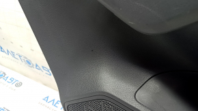 Обшивка двери карточка задняя правая Toyota Rav4 19- кожа черно-серая, царапины, потертости, под химчистку