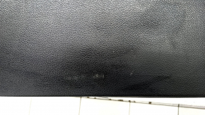 Обшивка дверей багажника нижня Nissan Rogue 14-20 чорна, подряпини, вм'ятини