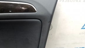 Обшивка двери карточка передняя правая Audi Q5 8R 09-17 черная, вставка кожа черная, подлокотник резина, молдинг под дерево, дефект вмятины