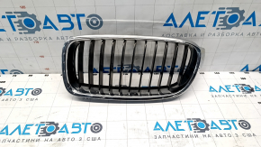 Решетка радиатора grill левая BMW 3 F30 4d 12-18 песок на хроме