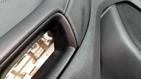 Обшивка двери карточка задняя левая Ford Edge 19-23 черная Titanium, вставка и подлокотник черная кожа, белая строчка, царапины