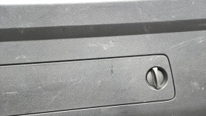 Обшивка дверей багажника нижня Volvo XC90 16-22 під електро двері, чорна, подряпини, потерта