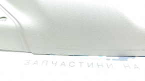 Накладка задньої стійки ліва ззаду нижня Volvo XC90 16-22 під ремінь, сіра, без заглушки, подряпини, надлом кріплення