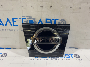 Емблема передня решітки радіатора Nissan Rogue 17- квадратна, під радар новий OEM оригінал