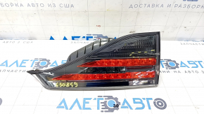 Фонарь внутренний крышка багажника правый Lexus CT200h 11-13 царапины
