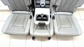 Задний ряд сидений 2 ряд Audi Q7 16- кожа серая, с перфорацией, примята кожа, под чистку, царапины, потерто