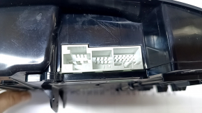 Плафон освещения передний Mercedes CLA 14-19 черный, без люка, царапины, вздулась краска, потертости