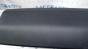 Обшивка дверей багажника верхня Toyota Rav4 19-чорна без камери, подряпини