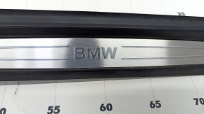 Накладка порога передня ліва зовнішня BMW 3 F30 12-18 чорна з хромом, подряпини