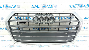 Решетка радиатора grill Audi Q5 80A 18-20 в сборе, с эмблемами, хром, под парктроники, песок, сколы, вздулся хром