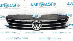 Грати радіатора grill VW Jetta 15-18 USA зі значком, пісок, поліз лак