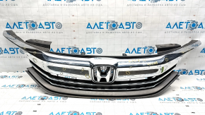 Решетка радиатора grill Honda Accord 16-17 в сборе, хром, песок, трещина