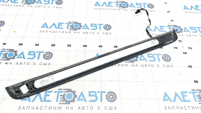 Накладка порога вненш передняя правая Audi A6 C7 12-18 черная, с хромом, с подсветкой, сломаны направляйки