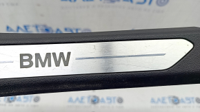 Накладка порога ззаду права BMW X5 G05 19-23 чорна з хром вставкою BMW, підсвічуванням, подряпини