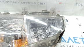 Поворотник правый Toyota Prius 30 13-15 рест, песок