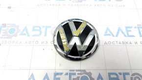 Эмблема VW крышки багажника VW Passat b8 16-19 USA сломаны направляйки