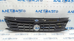 Грати радіатора grill VW Passat b8 16-19 USA під радар круїз, відсутній фрагмент, тріщини, подряпини, пісок