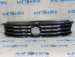 Решетка радиатора grill VW Passat b8 16-19 USA без эмбл