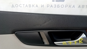 Обшивка двери карточка передняя правая VW Passat b7 12-15 USA серая, подлокотник кожа, вставка под дерево, вмятины, слом креп