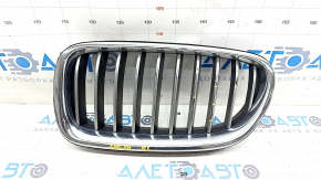 Решітка радіатора grill ліва BMW 5 F10 14-16 хром без нічного бачення, Base, пісок, потерта