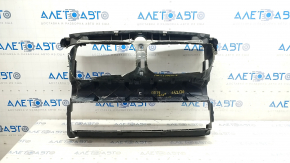 Жалюзі дефлектор радіатора BMW 5 F10 14-16 надломи, немає фрагментів, розсохся ущільнювач