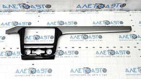 Накладка передней панели центральная VW Passat 20-22 черно-серая, царапина, сломано крепление
