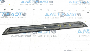 Накладка порога зовнішня передня ліва Audi A3 8V 15-18 4d, 5d, чорна, подряпина