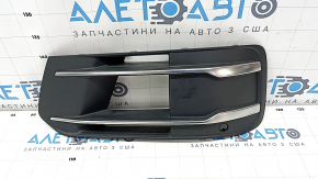 Грати переднього бампера ліва Audi Q7 16-19 хром під парктронік без радара, без заглушки