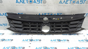 Решітка радіатора grill VW Passat b8 16-19 USA, без емблеми, пісок, подряпини