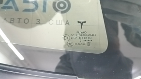 Форточка глухе скло задня права Tesla Model 3 21- матове обрамлення, подряпина, вм'ятина