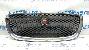 Решетка радиатора grill Jaguar F-Pace X761 17-20 с эмблемой, хром, песок