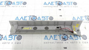 Накладка порога з підсвічуванням ззаду права Lexus RX300 RX330 RX350 RX400h 04-09 сіра, з підсвічуванням, з хромованою накладкою, потерта, зламане кріплення, подряпини