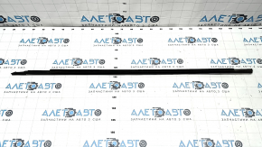 Молдинг дверь-стекло центральный передний правый Audi A4 B9 17-хром, изогнут, царапины