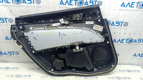 Сторона обшивки двери Ford Fusion 2013-2020 с заметной потертостью на коже