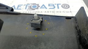 Деталь с вмятинами и царапинами, накладка порога синего цвета для Ford Fusion.