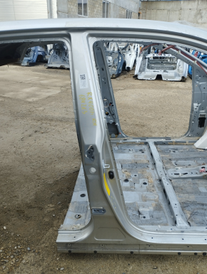 Стійка кузова центральна права Lexus RX300 RX330 RX350 RX400H 04-09 на кузові, тички